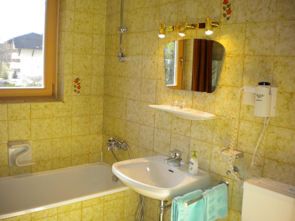 Bed and Breakfast Gaestehaus Sagmeister Бад Кляйнкирххайм Экстерьер фото